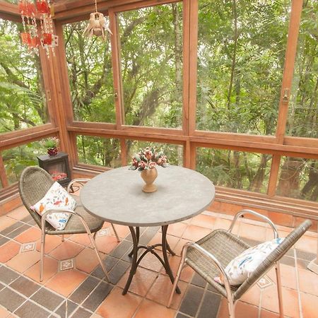 Varanda Das Bromelias Spa Gramado Zewnętrze zdjęcie A sunroom