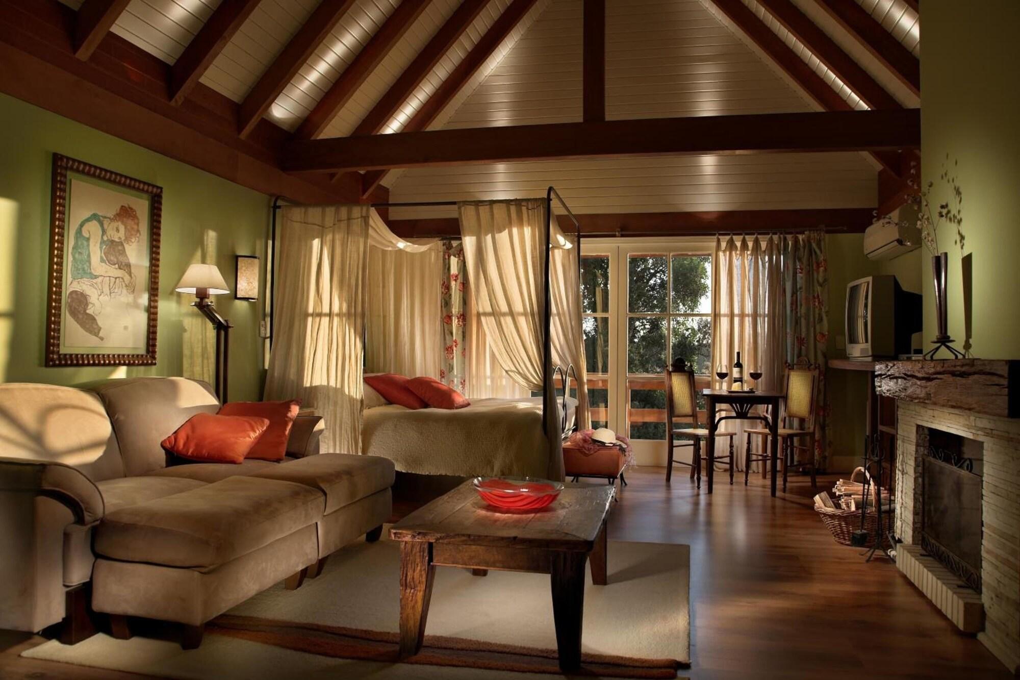 Varanda Das Bromelias Spa Gramado Zewnętrze zdjęcie A suite at the Four Seasons Hotel, Madrid