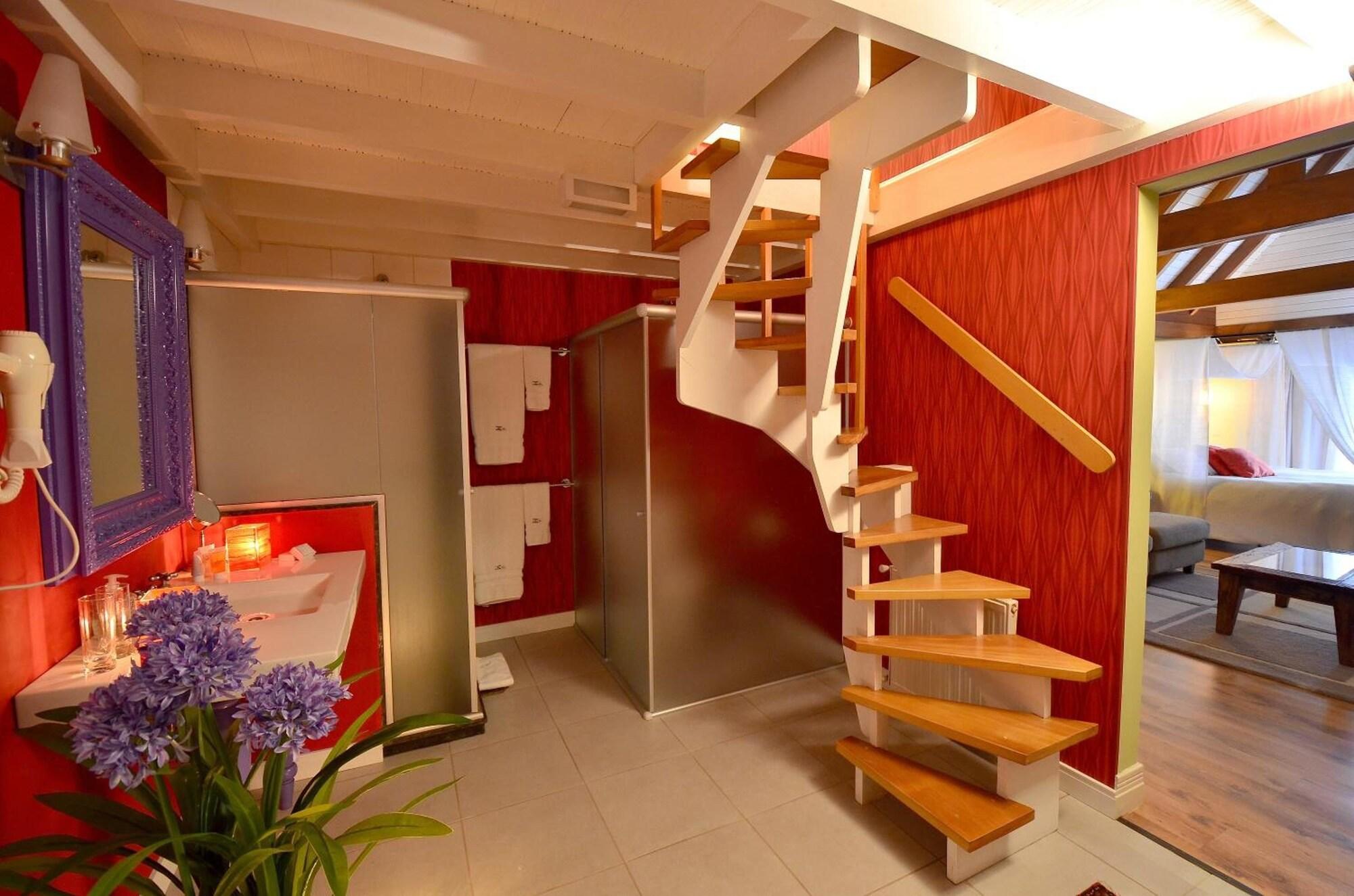 Varanda Das Bromelias Spa Gramado Zewnętrze zdjęcie A modern staircase