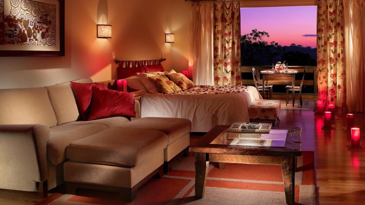 Varanda Das Bromelias Spa Gramado Zewnętrze zdjęcie A suite at the Four Seasons Hotel, in the Seychelles