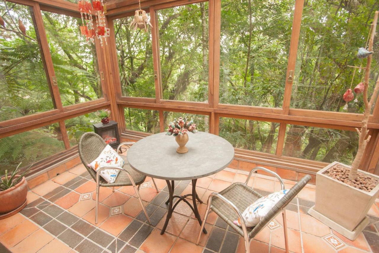Varanda Das Bromelias Spa Gramado Zewnętrze zdjęcie A sunroom