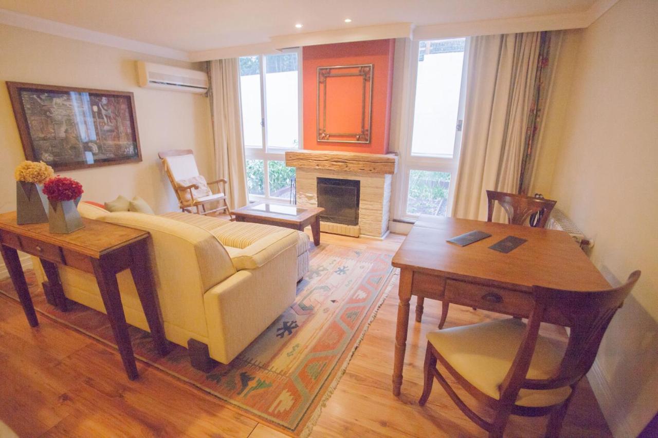Varanda Das Bromelias Spa Gramado Zewnętrze zdjęcie A living room in a typical apartment